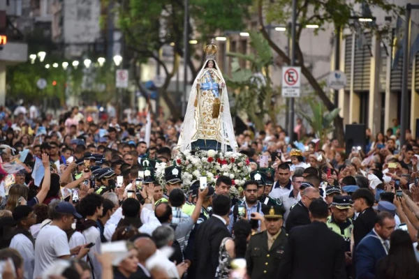 Fotos: la fe por la Virgen de la Merced colmó las calles de la capital tucumana en su día