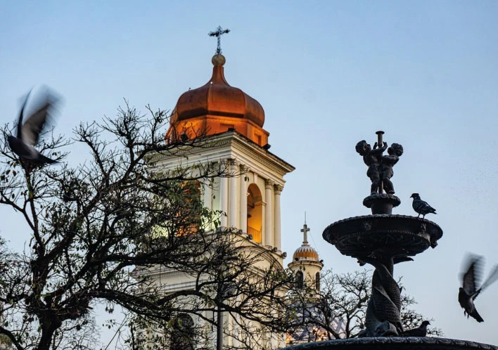 PRESENCIA RELIGIOSA. La mirada de Bruno Martínez buceó en edificios de la ciudad.