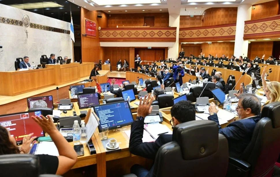 OTRA VEZ AL RECINTO. La norma que restringe la acumulación de cargos públicos volverá a ser debatida por los legisladores, para ampliar su alcance.