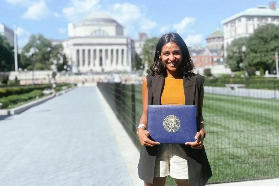 EN COLUMBIA. Inés Palacios luego de hacer recibido un diploma por haber sido parte de Obama Foundation./Instagram @inespalacios