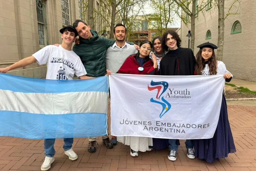 JÓVENES EMBAJADORES. Estudiantes becados por la embajada estadounidense en Chile y Argentina./LAUTARO PEREZ MARTÍNEZ