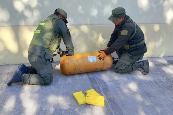 Gendarmería encontró, dentro de un tubo de GNC, 23 kilos de cocaína