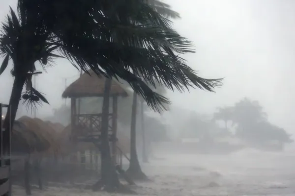 El huracán Helene golpea Florida en categoría 4 con vientos de 200 km/h y deja tres muertos