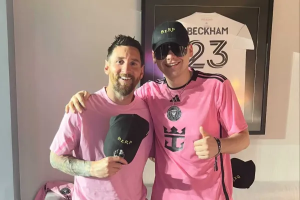 Bizarrap al descubierto: fue a ver a Messi y lo captaron sin gorra ni anteojos de sol