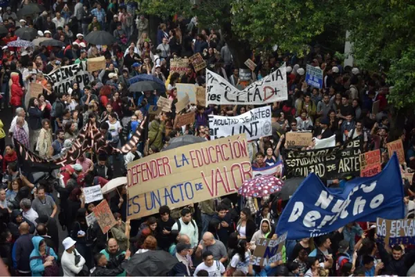 Docentes, estudiantes y personal de la UNT y de la UTN se suman al paro y a la marcha federal