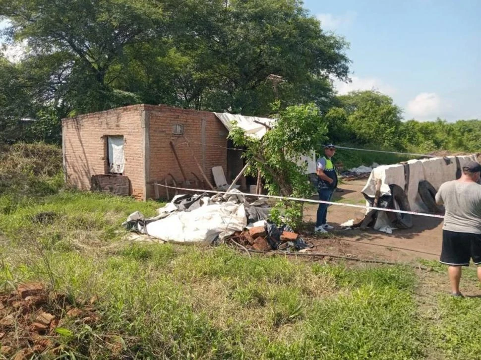 HALLAZGO. Un vecino encontró el cuerpo de la víctima en su vivienda.