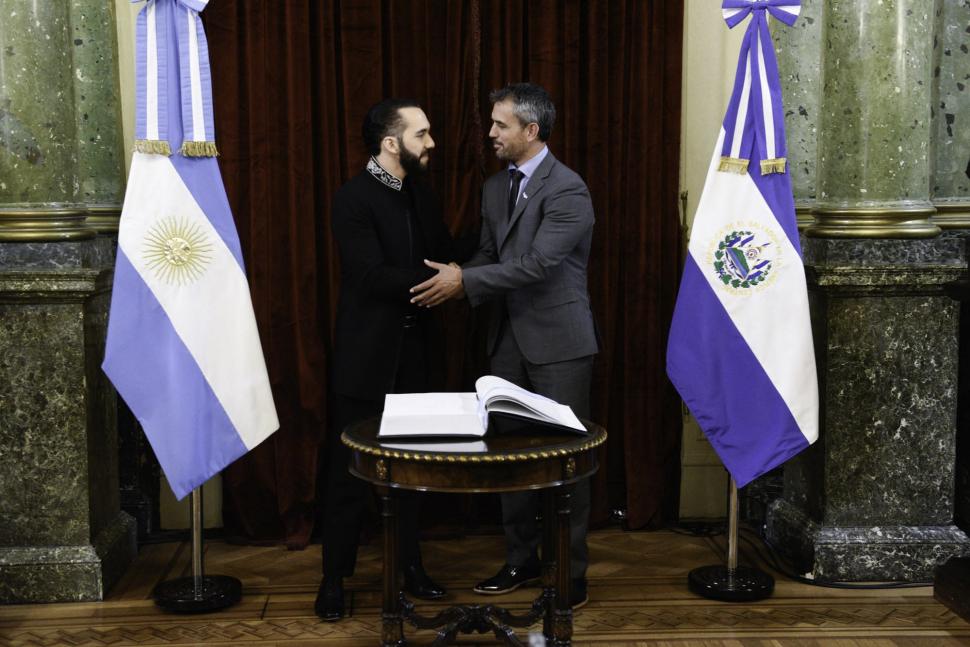 EN LA CORTE. Maqueda, ministro decano, recibió a Nayib Bukele.