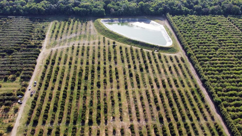 UNA IMAGEN COMPROMETEDORA. Con un dron se tomó una imagen en la finca donde se construyó el reservorio de agua. Gentileza Pablo Salcedo