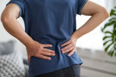 Cuántos tragos de alcohol son considerados excesivos para los riñones y cómo reconocer los síntomas de dolor