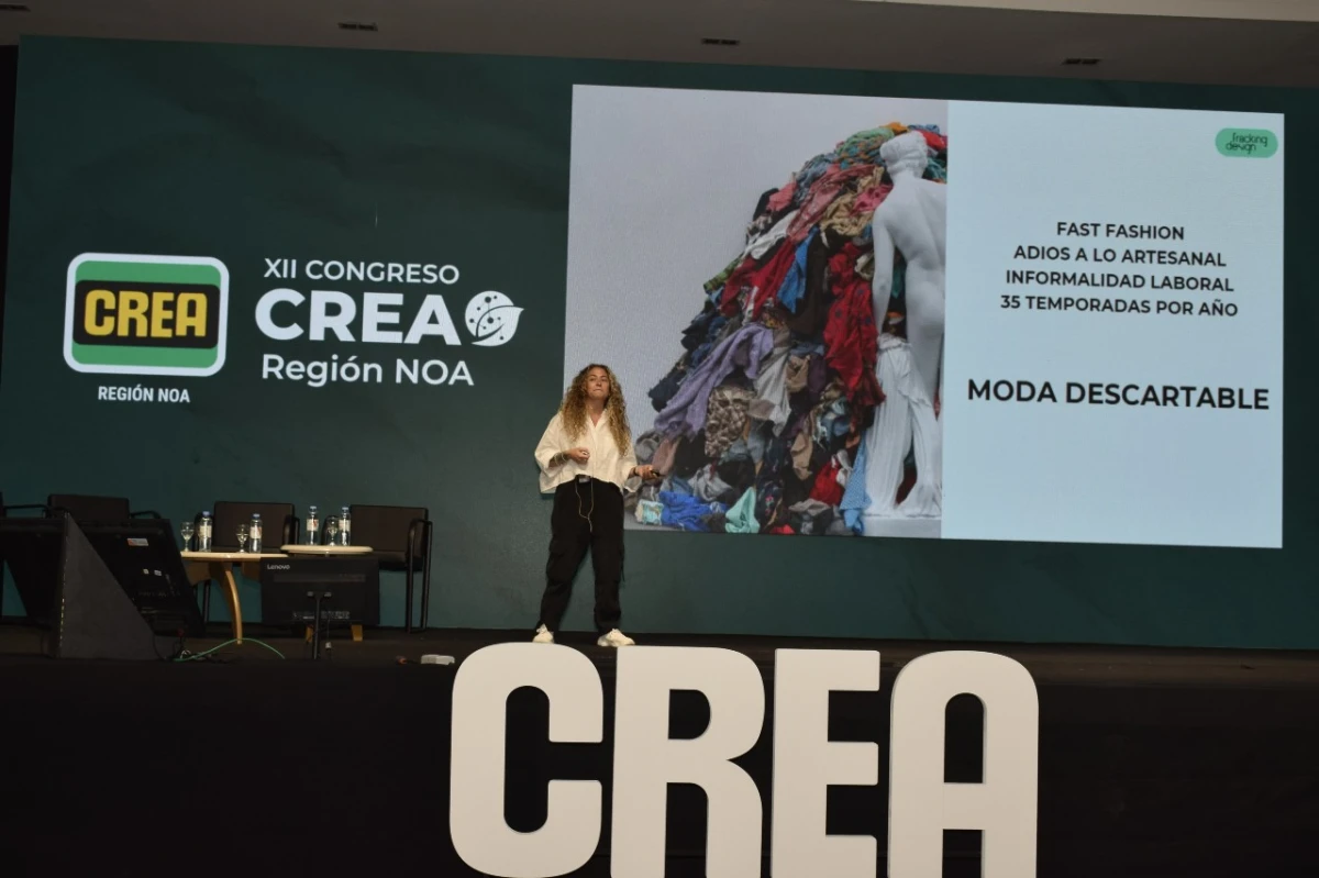 La magia de resignificar, en el Congreso CREA: del tacho de basura en Vaca Muerta a crear accesorios de moda insignia