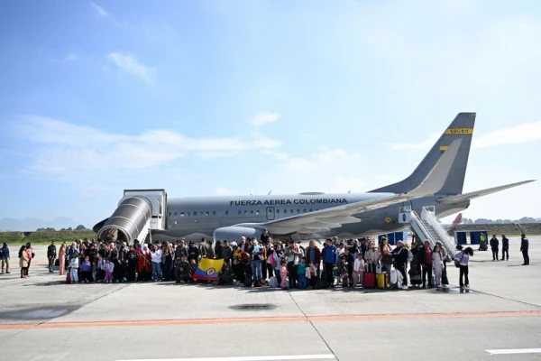 Evacúan del Líbano a ciudadanos extranjeros