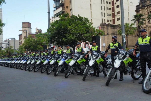 El Gobierno entregó 100 motos nuevas a la Policía