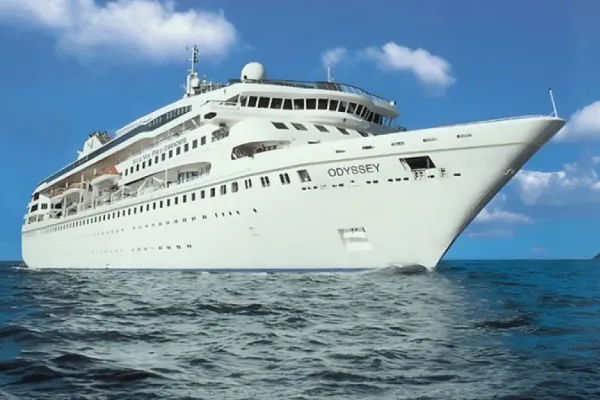 Un crucero que recorre el mundo zarpará tras estar cuatro meses varado en la capital de Irlanda del Norte