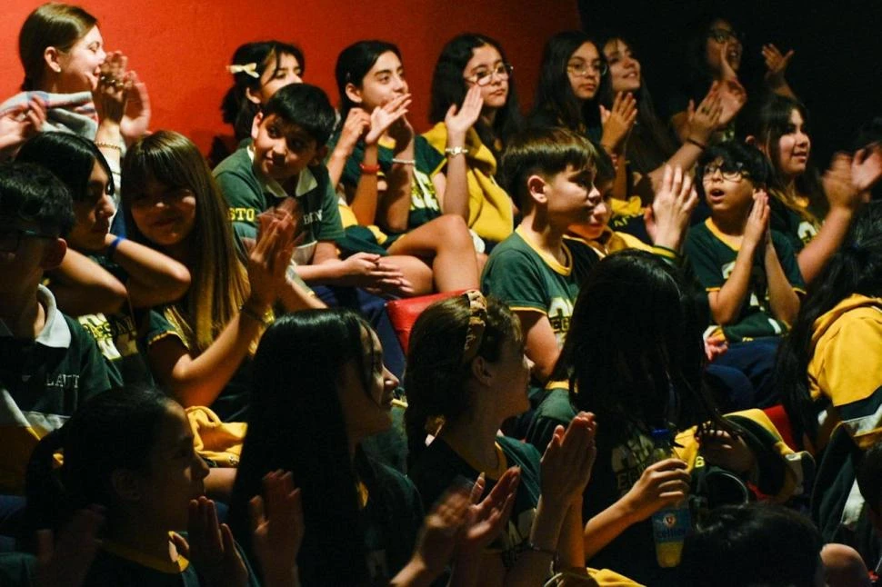 PROTAGONISTAS. Los niños durante la función de la obra “Abuela lluvia”.