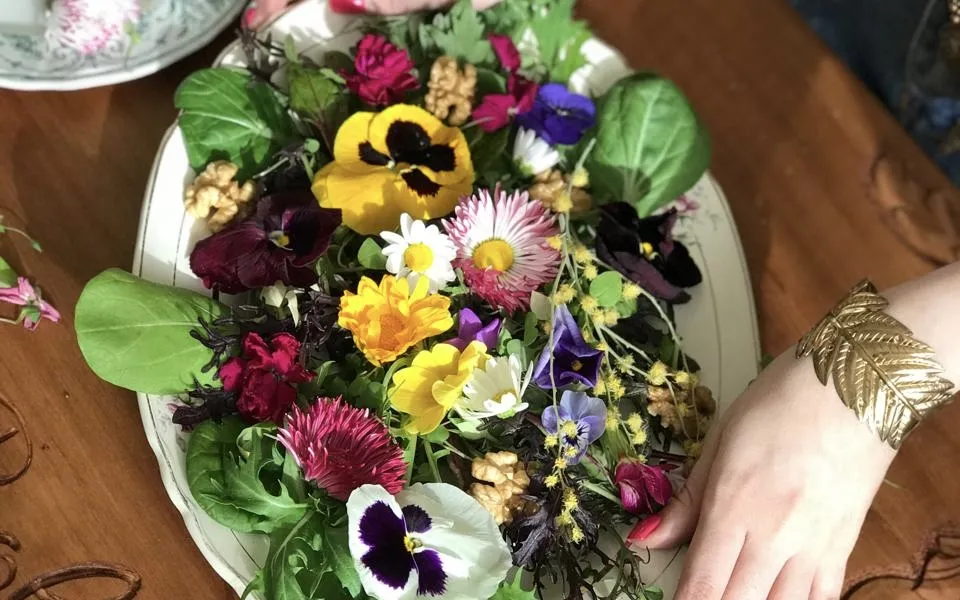 Flores comestibles: de las culturas antiguas a la cocina moderna