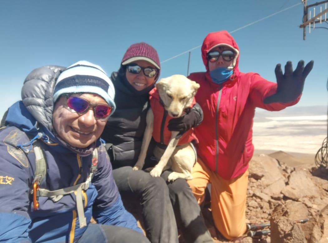 Alejandro Martínez, Enrique Cabrera, Julieta Balza y la perrita Payunia