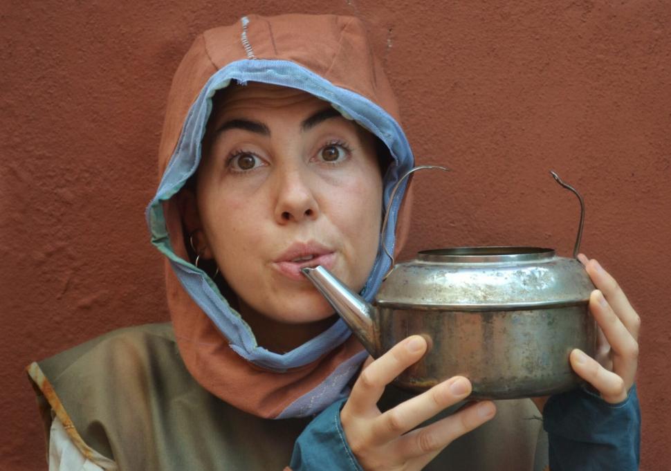 “ABUELA LLUVIA”. Narración oral escénica con el manejo de objetos.