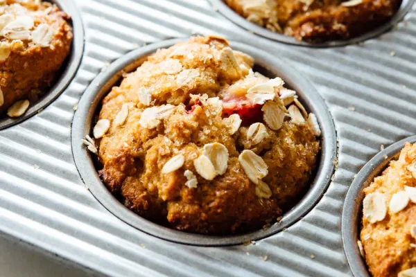 Muffins saludables de avena y frutilla: una receta libre de gluten y baja en azúcares