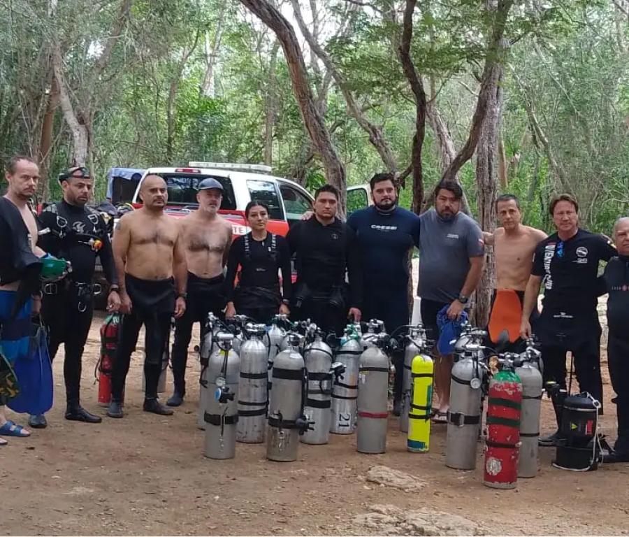 Los buzos que participaron en la búsqueda del argentino desaparecido.