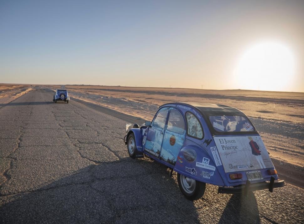 SOLO PARA ELLOS. Los dos Citröen solos en la ruta, durante 2022.