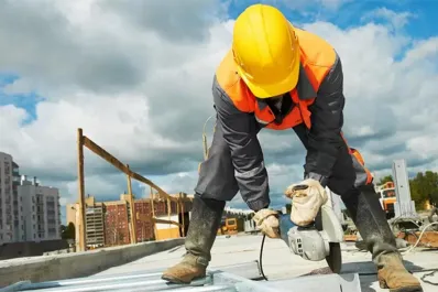 La construcción cayó 26,4% interanual durante agosto, según el Indec