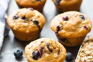 Muffins saludables de avena y arándanos: una receta ideal para un día lluvioso en pocos pasos