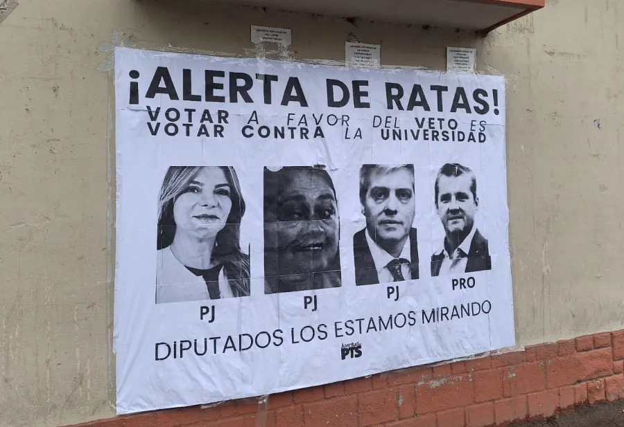 EN VARIAS FACULTADES. El cartel fue pegado en la Facultad de Ciencias Naturales. / JUVENTUD DEL PTS.