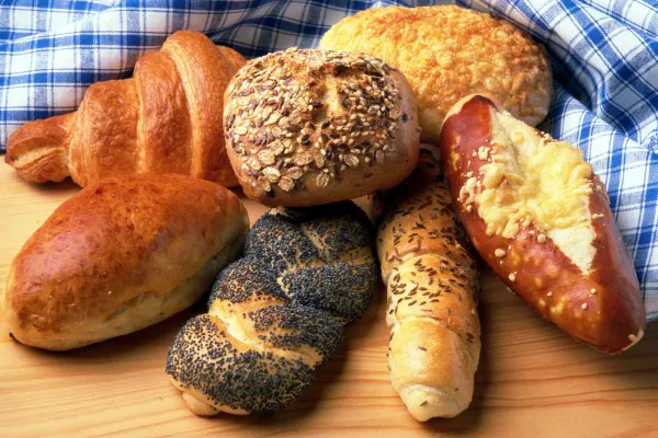 ¿Cuáles son los panes que las personas con diabetes deben consumir en el desayuno?
