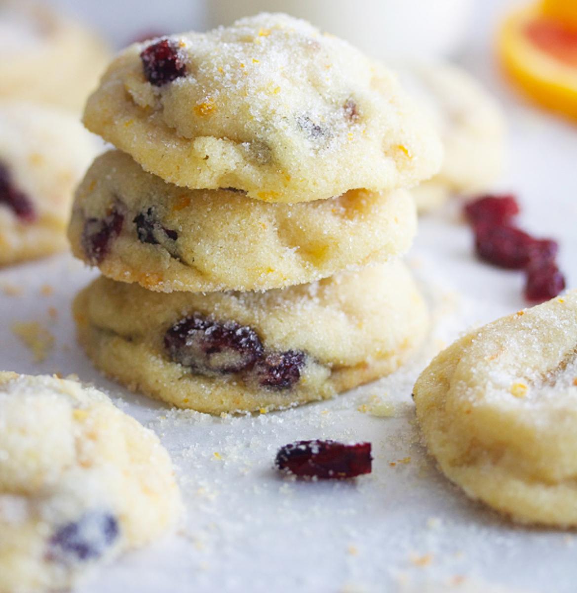 Galletas de coco y arándanos, una receta libre de gluten y baja en lácteos. 