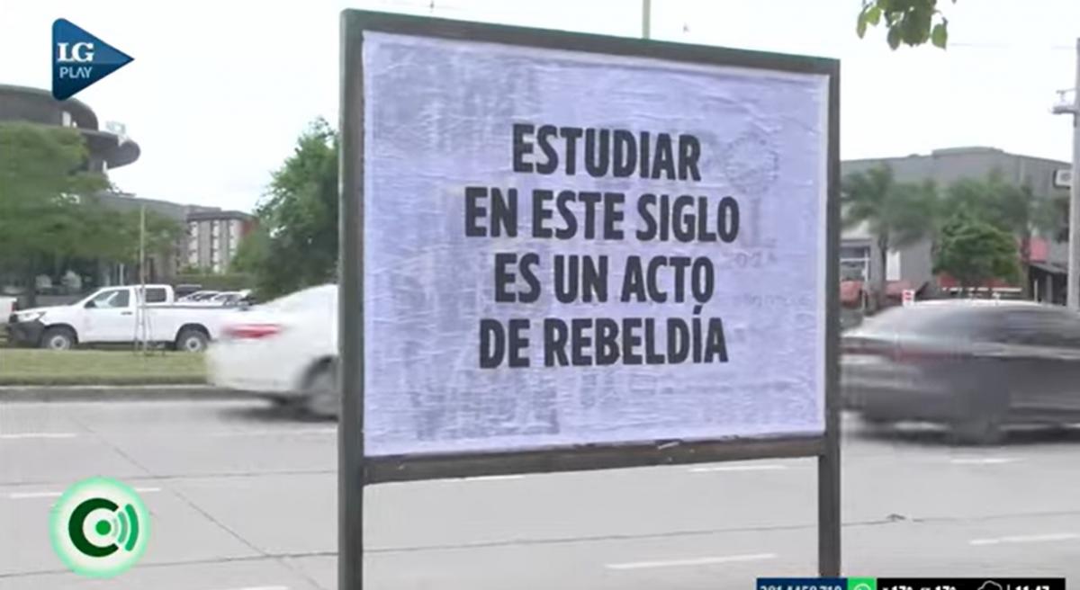 Misteriosos carteles en Tucumán: una publicidad anónima invita a reflexionar sobre la educación