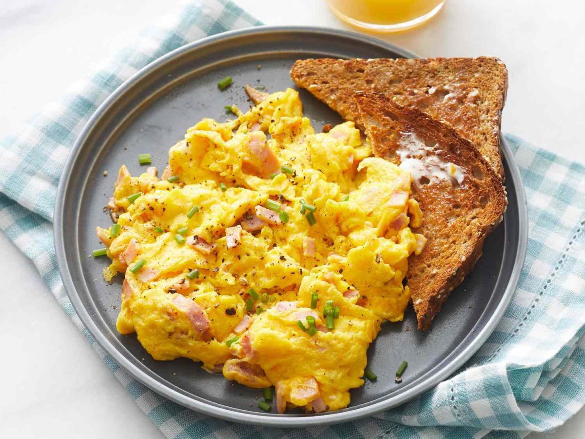 ¿Por qué algunas personas no sientan hambre en las mañanas?