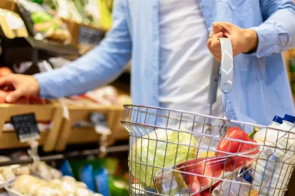 Una familia de cuatro integrantes necesitó más de $900.000 para no ser pobre en septiembre