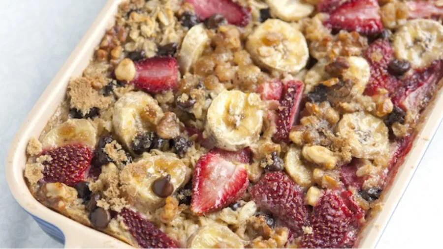 Avena y frutas al horno: el novedoso postre que ayuda a ganar masa muscular