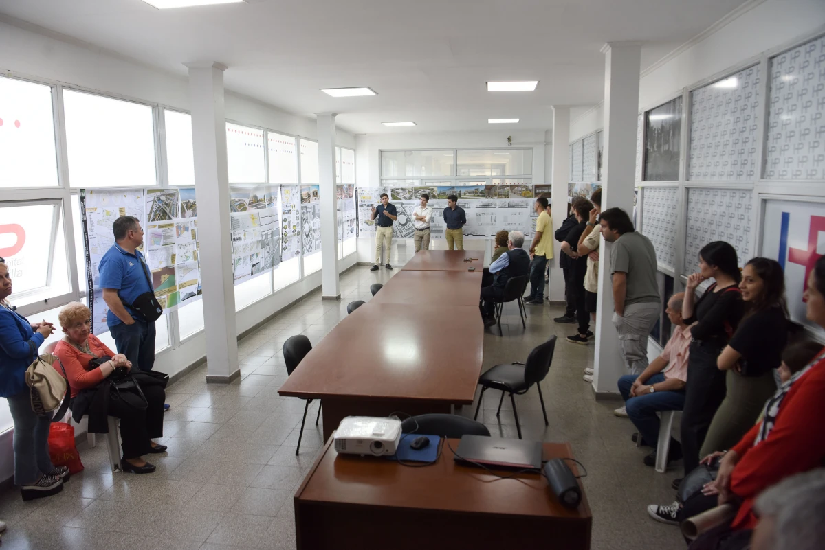 RECIBIRSE DE ARQUITECTOS EN EL PADILLA. La escena muestra el examen final desarrollado en el hospital este jueves. / DIEGO ARÁOZ, LA GACETA