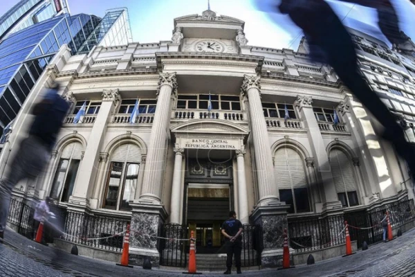 El Banco Central sigue flexibilizando el cepo, mientras el dólar baja