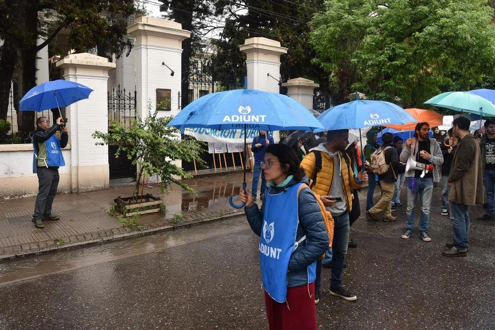 PROTESTA. El lunes se realizará una asamblea interclaustro en la UNT para acordar un plan de lucha. 