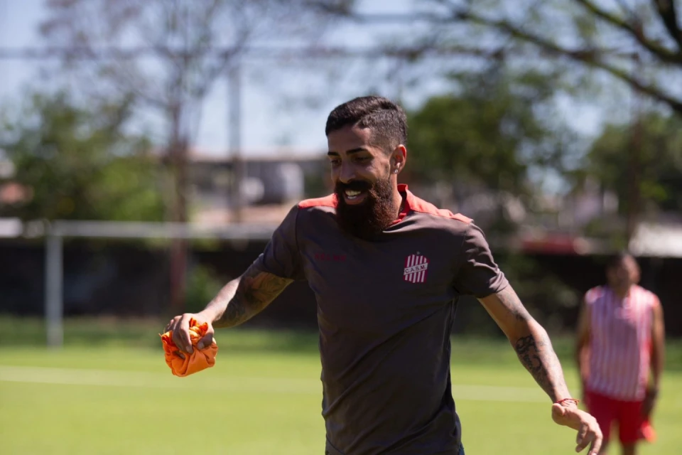 CONTENTO. A pesar de que estuvo cerca de partir, Juan Orellana decidió darse una oportunidad más con San Martín. “Me quedé en el club por algo”, dijo el central.