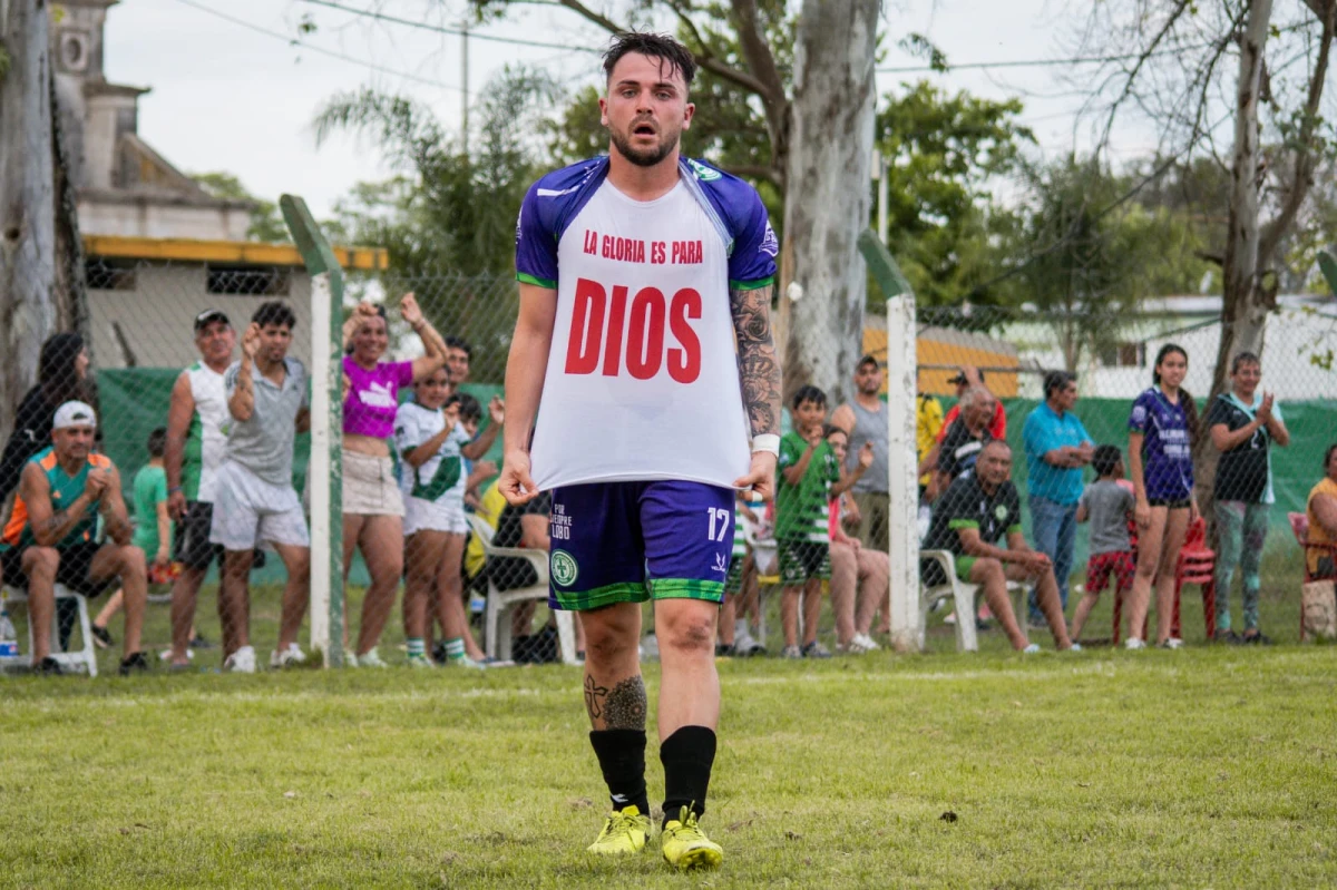 DEDICACIÓN. Facundo Cruz anotó el 2-0 para que los puntos se queden en Graneros. Foto: Gentileza de Maximiliano Agüero.