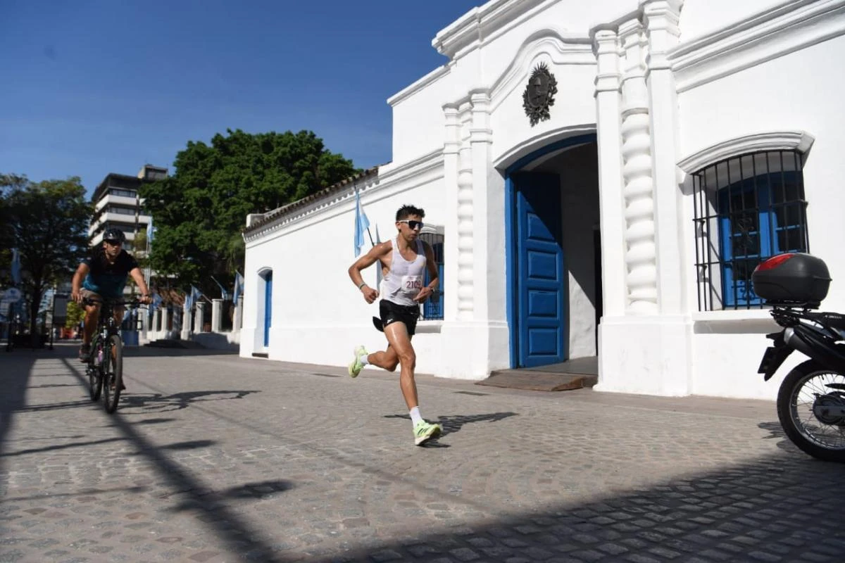 Chava toma distancia y por la Casa Histórica pasó en soledad