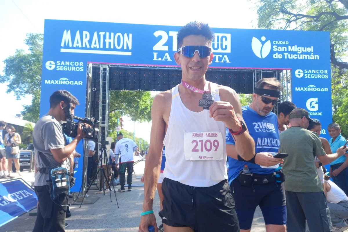 EN VIVO: Ezequiel Chavarría ganador de los 21K en la fiesta de la carrera que recorre las calles de San Miguel de Tucumán