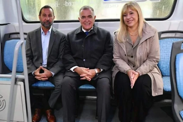 Jaldo viaja en el colectivo de la gestión hacia la interna entre Cristina y Quintela y el 2027