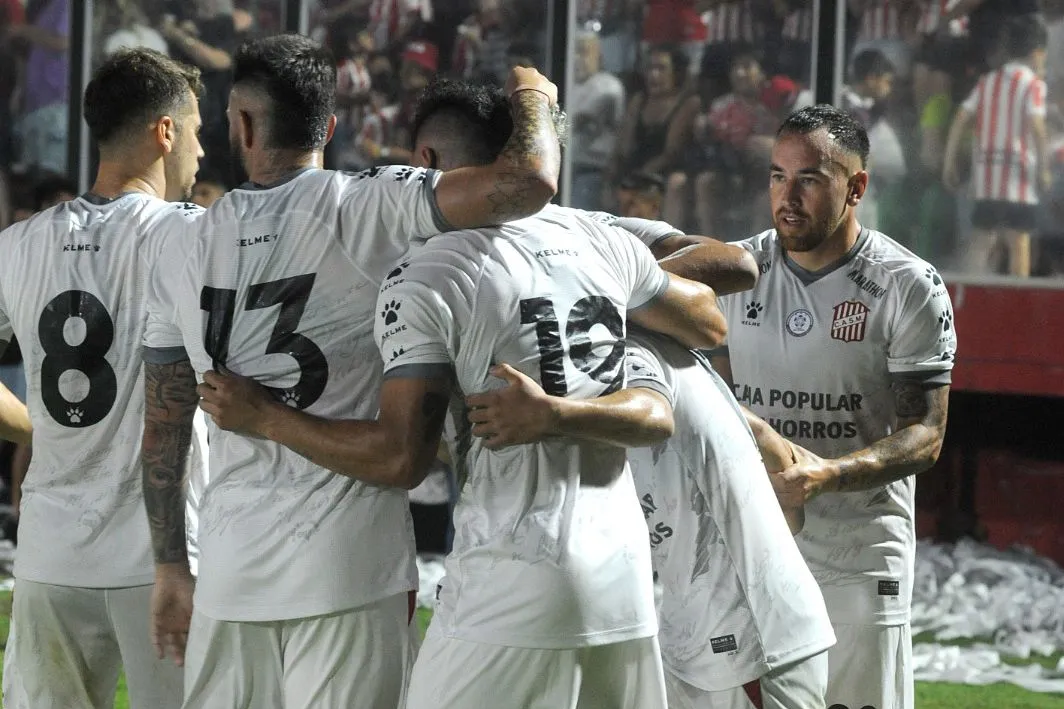 FESTEJO DE GOL. San Martín remontó el resultado contra Racing de Córdoba, pero finalmente igualó. Fuente: Antoni Ferroni - LA GACETA