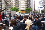 En Ciencias Económicas de la UBA toman la calle para reclamar contra el veto de Milei