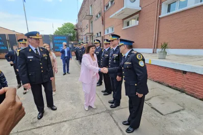 Patricia Bullrich saludó al personal de la Agencia Regional de la Policía Federal