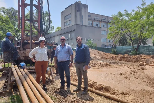 Construyen un nuevo pozo de agua para el hospital Avellaneda y Villa Urquiza