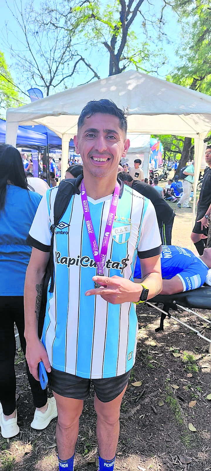 EL DEPORTE ES SU PASIÓN. El influencer “Pichón” compitió en los 10 kilómetros.