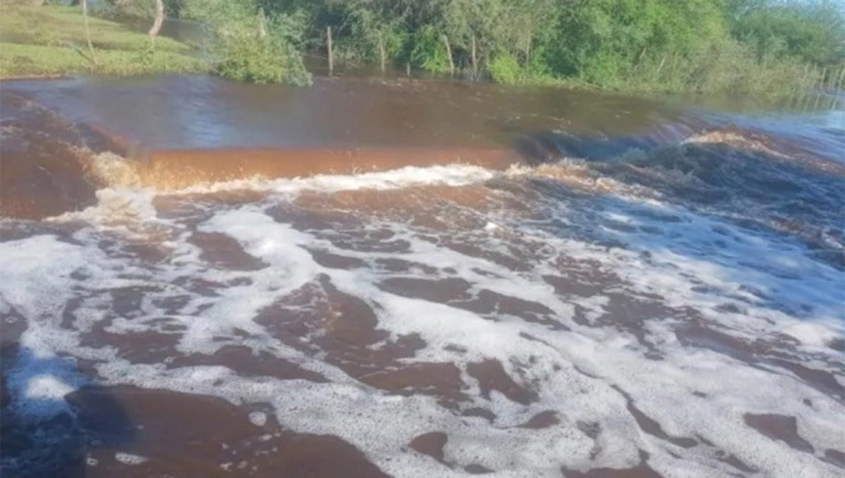 Denuncian que una “marea” de vinaza cubrió un pueblo santiagueño