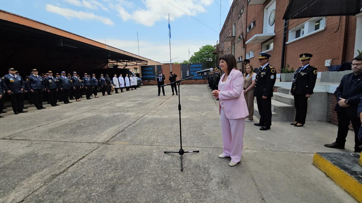 Patricia Bullrich saludó al personal de la Agencia Regional de la Policía Federal