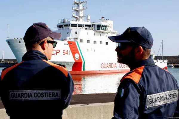 El camino del Mediterráneo: Italia envía migrantes a Albania