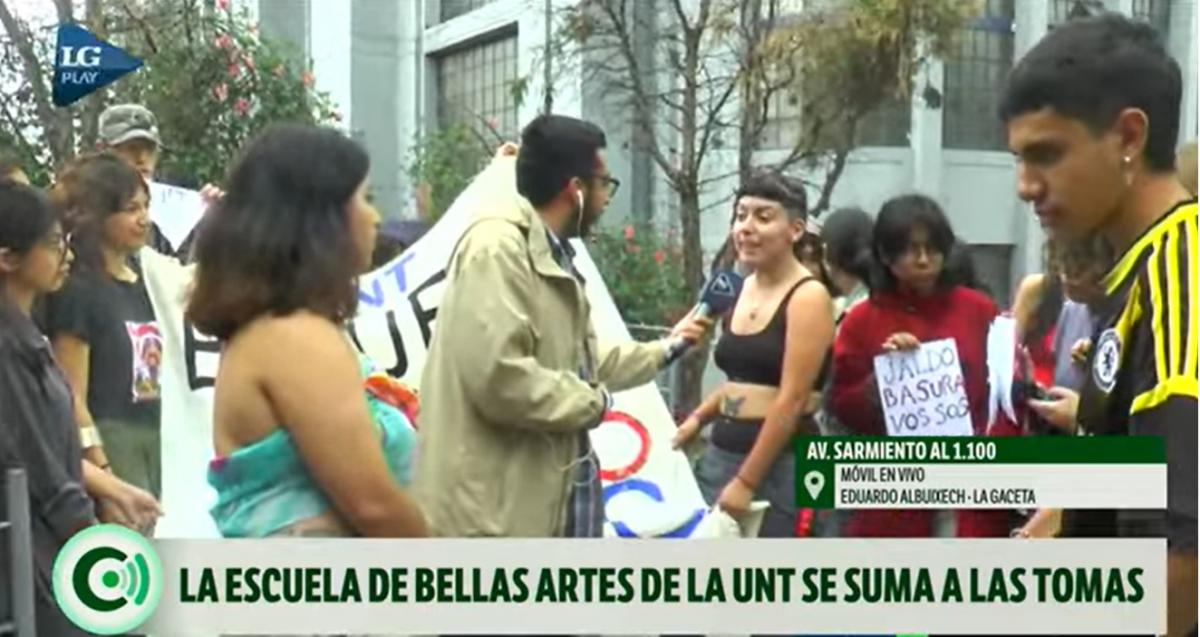 Estudiantes de la Escuela de Bellas Artes de la UNT se suman a la toma simbólica en defensa de la educación pública